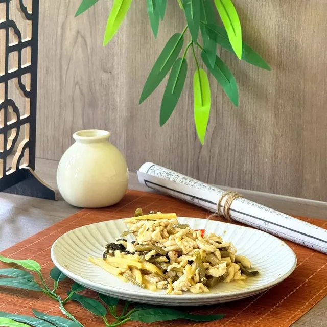 Shredded Chicken Breast With Bamboo Shoots and pickled vegetable, CHDS