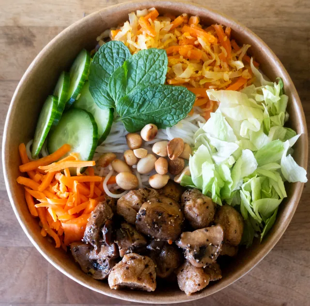 Pepper Mushroom & Chicken Salad Bowls — VieVegan